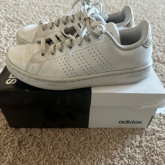 adidas Shoes - Adidas Advantage gold/white tennis shoes - size 6
